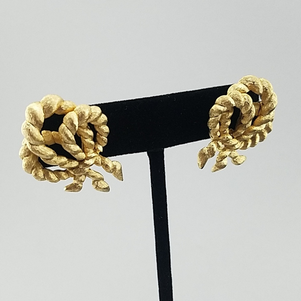 Crown Trifari Gold Tone Rope Knot Nautical Clip on